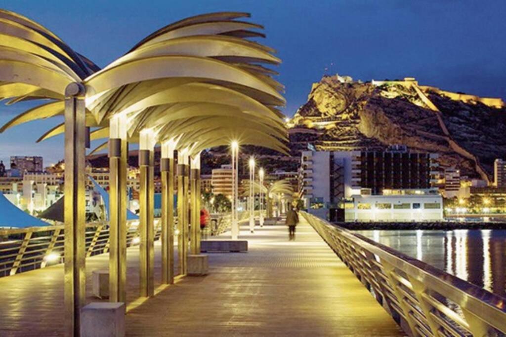 Espacioso Y Centrico Piso Con Zona Chill-Out Alicante Luaran gambar